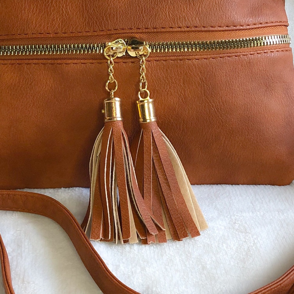 ⭐️ HOST PICK ⭐️ Brown Crossbody with Tassel Accent - Picture 3 of 8